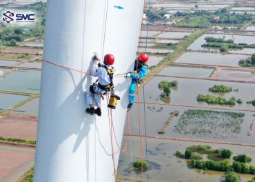 Repairing turbine blades by rope access method