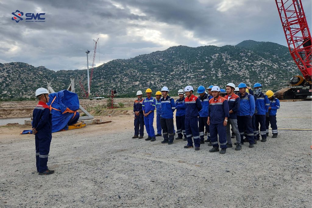 Toolbox Meeting (TBM) là các cuộc họp ngắn đầu ca, được tổ chức đều đặn trước mỗi giai đoạn thi công.