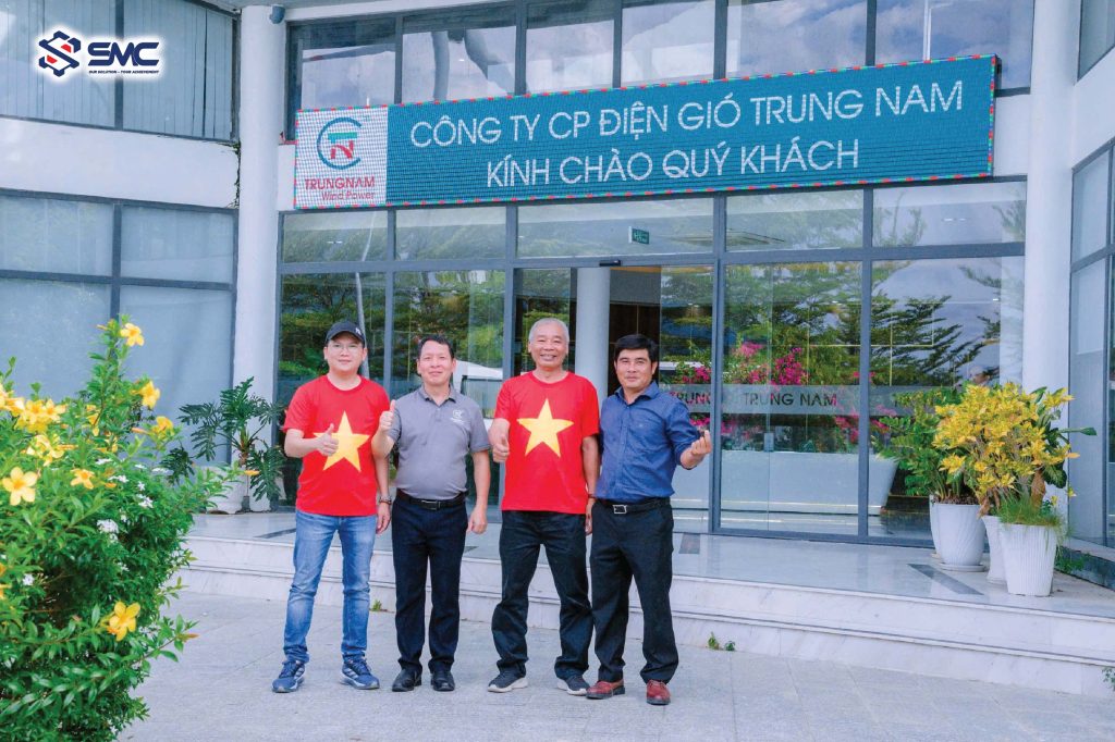 Đoàn đã ghé thăm nhà máy điện gió Trung Nam - Ninh Thuận.