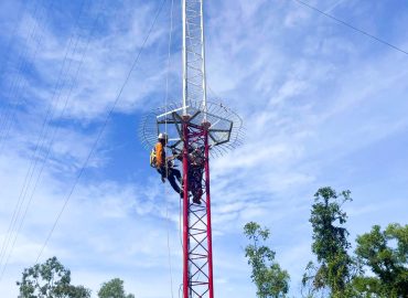 Đội ngũ kỹ sư SMC – VATEC làm việc tỉ mỉ trong từng công đoạn thi công.