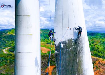 SMC thực hiện vệ sinh cánh tuabin gió bằng phương pháp leo dây tiếp cận – Rope Access.