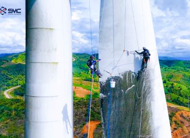 SMC thực hiện vệ sinh cánh tuabin gió bằng phương pháp leo dây tiếp cận – Rope Access.