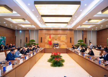 Các bên cùng thảo luận giải pháp thúc đẩy ngành điện gió ngoài khơi phát triển bền vững.
